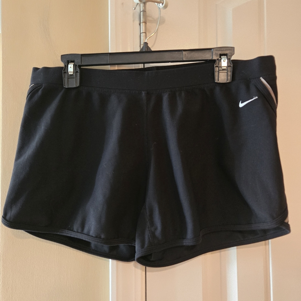 Nike Black Athletic Yoga Shorts Sz Medium 8-10